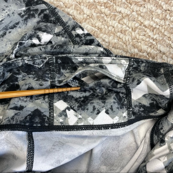 Athleta Women’s Cosmic Chaturanga Crop Leggings Activewear Yoga Pants Size Small - Picture 5 of 11